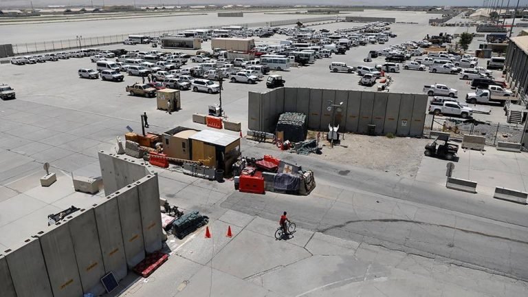 د ازادۍ جبهه:د بګرام هوایي ډګر مخې ته مو درې طالبان وژلي او دوه نور ټپیان دي