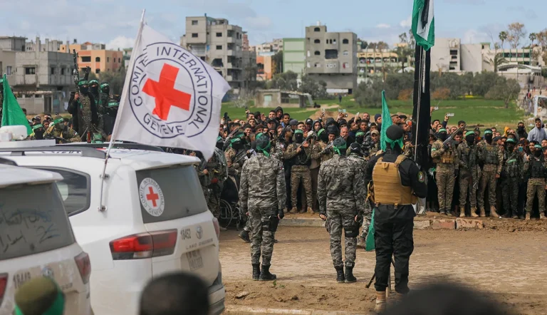 د حماس او اسرائیل ترمنځ د بندیانو تبادله؛اسرائیل سل فلسطیني وګړي مصر ته سپارلي