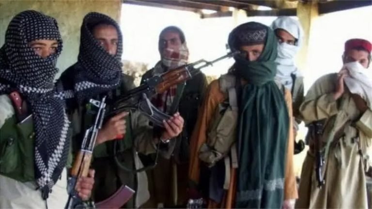 ډان ورځپاڼه:د پاکستان پوځ شمالي وزیرستان کې درې افغانان د ترهګریزو بریدونو په تور وژلي