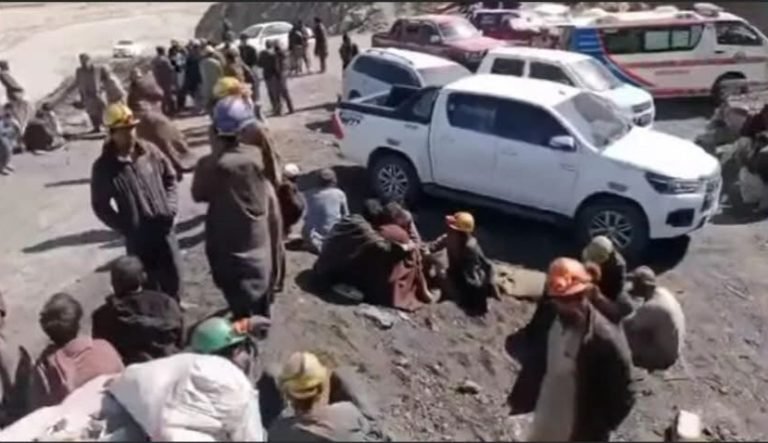 بلوچستان؛په ټاکري شاهرګ سیمه کې د مزدورانو پر موټر چاودنه شوې