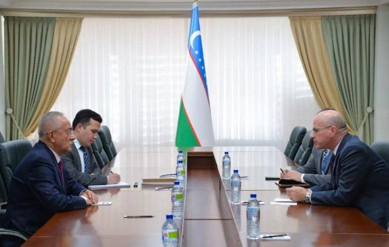 عصمت الله اېرګاشیف؛د دغه هېواد لپاره د امریکا له سفیر، جنتن هېنک سره د افغانستان په اړه خبرې کړې