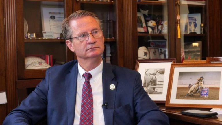 د امریکا د استازو جرګې غړی:۴۰ میلیونه ډالري کڅوړه د طالبانو او القاعده لاس ته ورځي