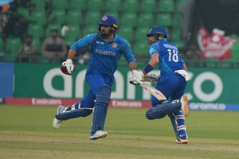 افغان کرکټ ملي لوبډلې؛انګلستان ته د ۳۲۶ منډو هدف وټاکه