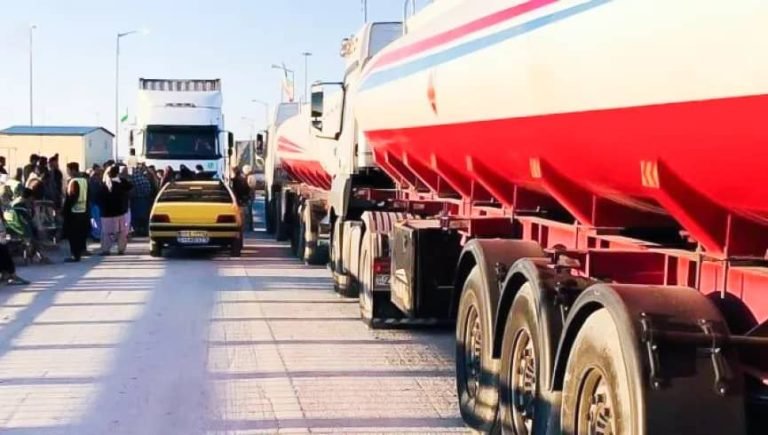 د طالبانو حکومت د مالیې وزارت:۱۲۴ ټانکره بې کیفیته نفتي توکي مو د فراه او نیمروز له ګمرکونو ستانه کړي