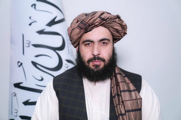 د طالبانو حکومت؛پر رسنیو له دوو اوونیو راهیسې سیاسي خپرونې بندې کړې؛ خو بیا هم په دې اړه نشر شوي خبرونه له حقیقت لرې بولي