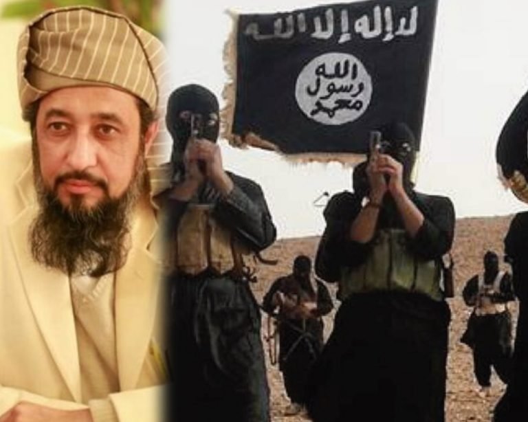 د داعش خراسان څانګې؛د اکوړه خټک حقاني مدرسه کې د ځانمرګي برید مسولیت منلی