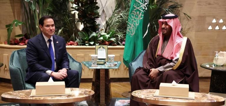 د امریکا د بهرنیو چارو وزیر؛د سعودي عربستان له ولیعهد محمد بن سلمان سره کتلي