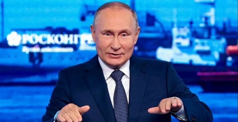 پوتین:زموږ هغه سرتېري قهرمانان دي چې افغانستان کې جګړه کړې وه