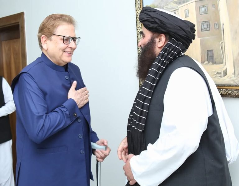 ایکسپریس ټریبون:افغانستان ته د صادق خان د سفر موخه د ټي‌ټي‌پي په اړه له طالبانو همکاري غوښتل وه