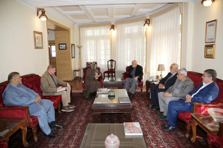 حامد کرزي؛د ملګرو ملتونو د سیاسي استازولۍ له مشرې روزا اوتونبایوا سره کتلي