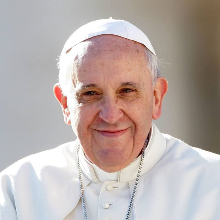 پاپ فرانسس:د نړۍ خلک دې نور دا ویجاړونکې جګړې پای ته ورسوي