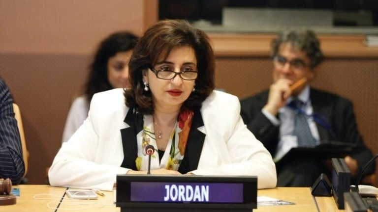 سیما باهوس:د نجونو پر مخ د ښوونځیو تړل په نسلونو اغېز کوي