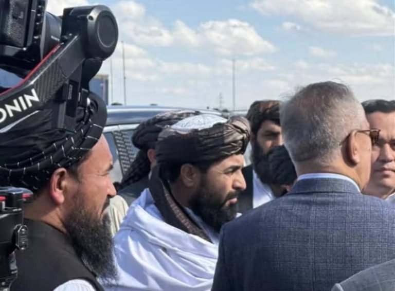 د بلخ د طالبانو والي؛د یو لوړپوړي پلاوي په مشرۍ اوزبیکستان ته لاړ