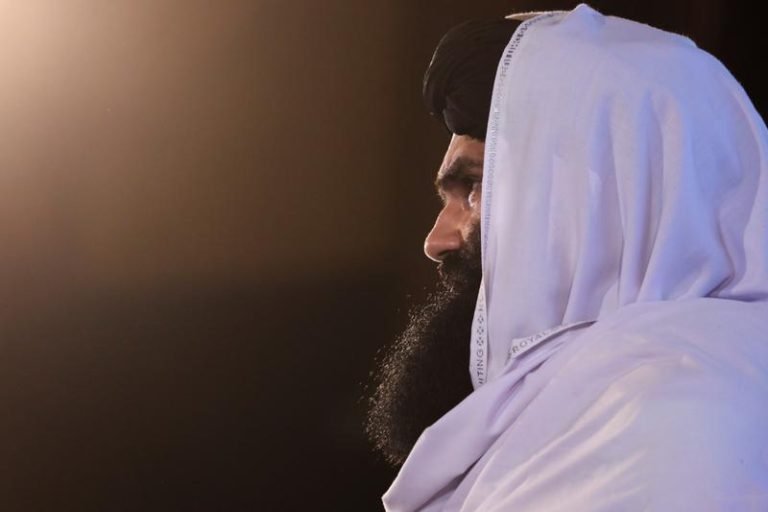 ذبیح الله مجاهد:د طالبانو د کورنیو چارو سرپرست سراج الدین حقاني د شیخ هبت الله په مشرۍ غونډه کې ګډون وکړ