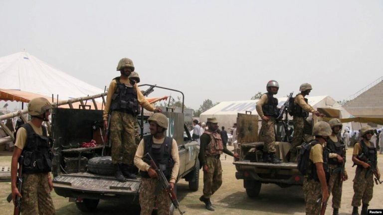 پاکستان کې ناکراري؛نامعلومو وسله والو د ایف‌سي سرتېرو پر پوسته برید کړی