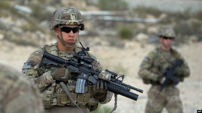 وال سټریټ:که امریکا پر ایران برید وکړي؛ نو ایران به فارس خلیج کې د امریکا نظامي اډې په نښه کړي