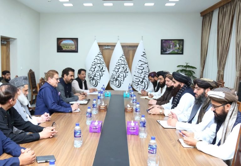 د جی‌سي‌سي کمیټې ناسته؛امیرخان متقي له صادق خان سره په کتنه کې د افغان کډوالو په جبري اخراج اندیښنه ښودلې