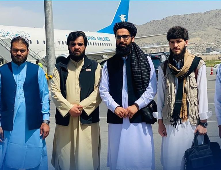 د طالبانو حکومت؛د ترانسفورت او هوایي چلن وزارت یو پلاوی ایران ته په رسمي سفر لاړ