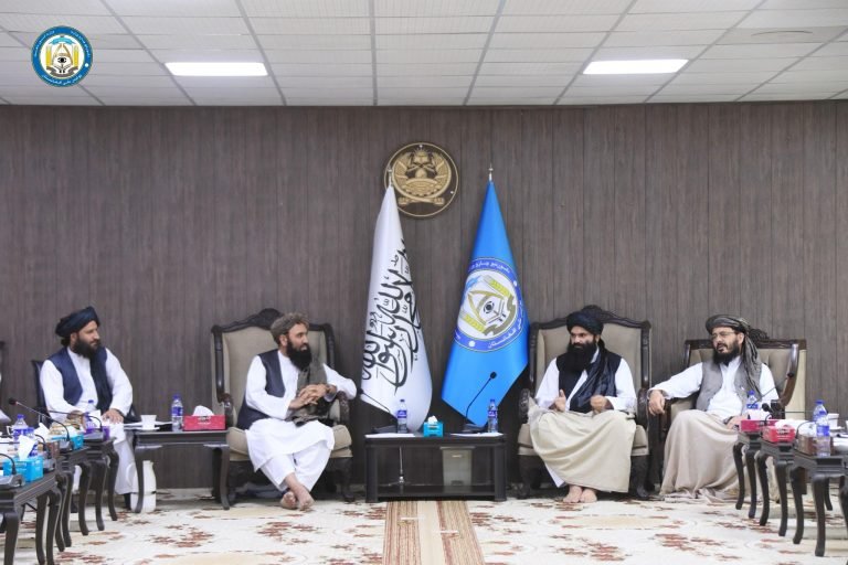 سراج الدین حقاني؛ کابل کې له نږدې دوه میاشتنې ځنډ وروسته نن وزارت ته ورغلی