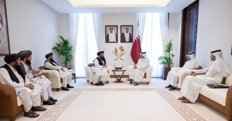 دوحې ته د طالب پلاوي سفر؛امیرخان متقي د قطر لومړي وزیر سره د افغانستان په روان وضعیت خبرې کړي