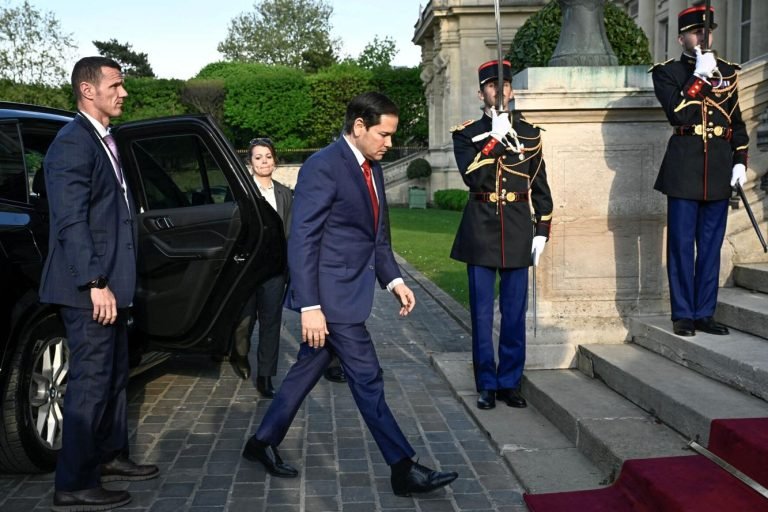 امریکا:که د روسیې او اوکراین د سولې خبرې ژر نتیجه ورنه کړي، له منځګړيتوبه به لاس واخلو