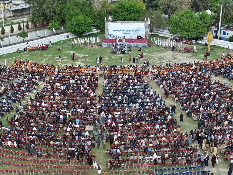 د نارنج ګل دودیزه میله او مشاعره؛د افغان میرمنو توهینونکو او د پښتون ژغورنې غورځنګ ضد شعرونو ته لومړیتوب ورکول کیده