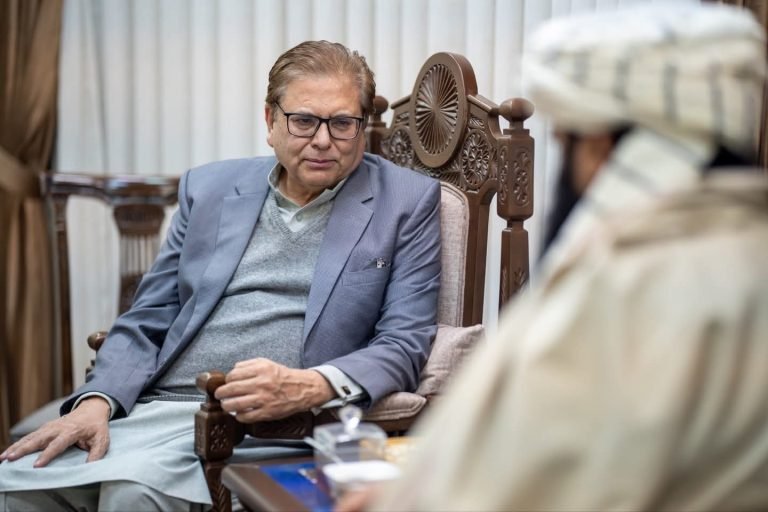 صادق خان:کابل ته د اسحاق ډار سفر د پاکستان او افغانستان د ګډې سوداګرۍ خونې هرکلی خپل کړی