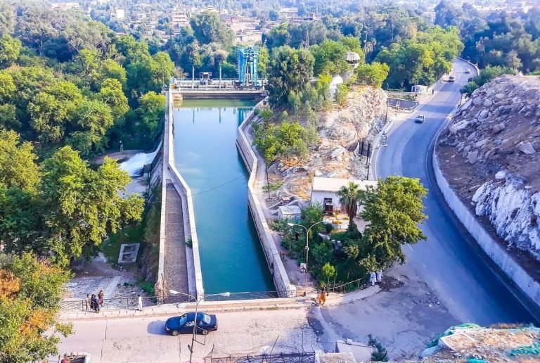 ننګرهار‌ـ درونټهیوې مور له خپلو دوو ماشومانو سره ځان سیند ته غورځولی
