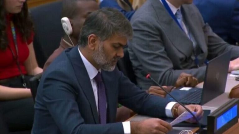 پاکستان:نړیواله ټولنه دې د افغانستان څخه د ناقانونه وسلو د قاچاق مخنیوی وکړي