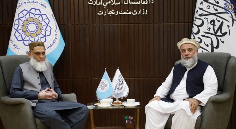 د طالبانو د صنعت او سوداګرۍ وزیر؛د پاکستان له سفیر سره د سوداګرۍ پر پیاوړتیا خبرې کړې