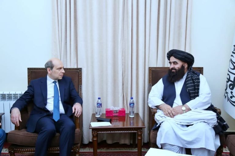 د روسیې سفیر؛امیرخان متقي ته د ترهګرو ډلو له نوملړ څخه د طالبانو د وتلو پرېکړه رسمي وسپارله