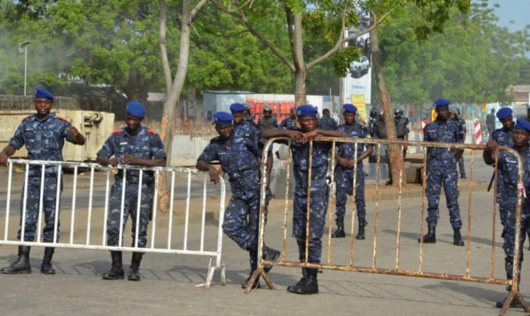 بنین هېواد؛القاعده ددې هېواد په نظامي اډو برید کړی، او نږدې ۷۰ پوځیان یې وژلي