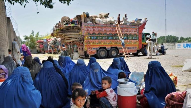 د طالبانو حکومت؛د راستنېدونکو کډوالو لپاره تورخم ته یو پلاوی استوي