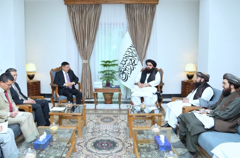 د چین ځانګړي استازي؛امیرخان متقي ته چین ته د سفر بلنه ورکړې