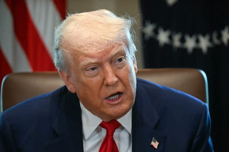 د ډونالډ ټرمپ؛محبوبیت ۴۴ سلنې ته لوړ شوی؛ خو خلک یې د اقتصادي رکود مسؤل ګڼي