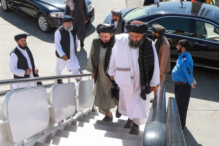 ملا برادر؛د کازان اقتصادي فورم کې د ګډون لپاره تاتارستان ته ولاړ