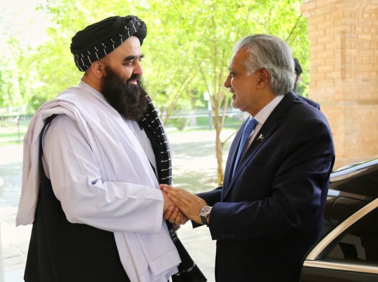 پاکستانۍ ده‌نشین ورځپاڼه:طالبان له پاکستان سره دوه مخی چلند کوي