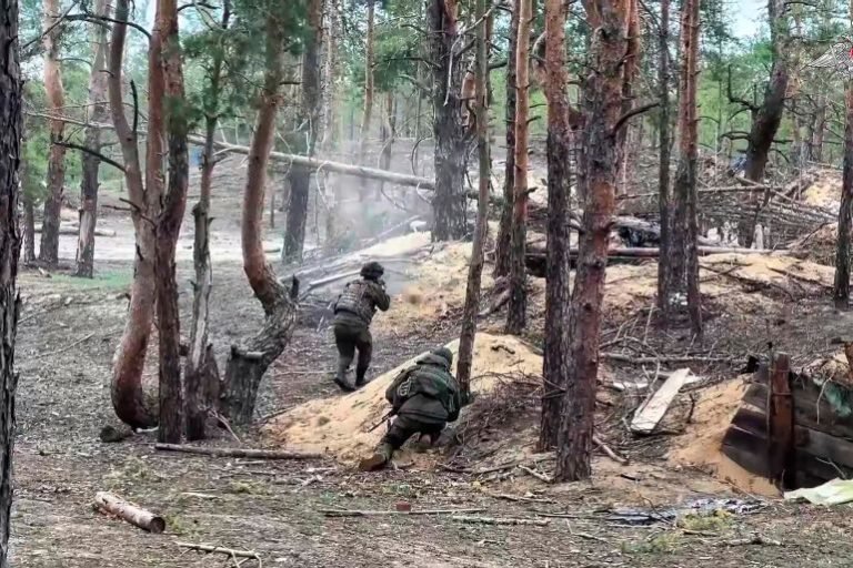 پر کییف د روسیې پراخ بریدونه؛اوکرایني چارواکي وايي، دغو بریدونو کې له سلګونه ډرون الوتکو او بالیسیتک توغندیو کار اخیستل شوی