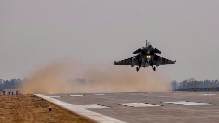 پاکستان:د هند درې مهم مرکزونه مو په نښه کړي