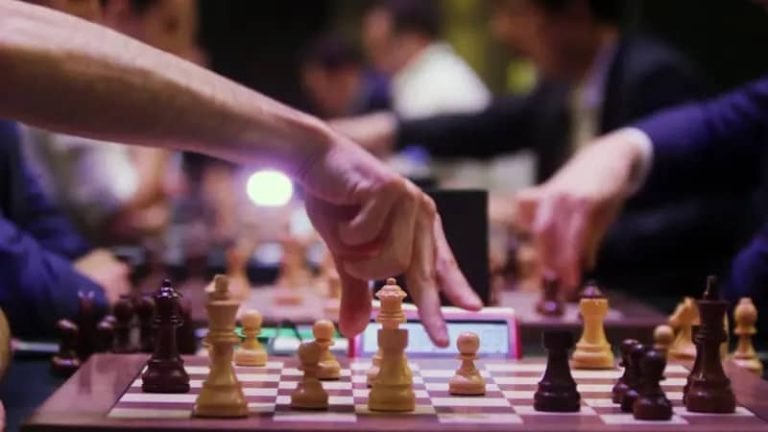 د طالبانو حکومت؛تر امرثاني پورې د شطرنج په لوبو بندیز ولګوو