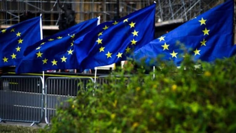 اروپایي ټولنې؛پر سوریې د لګېدلو بندیزونو لرې کولو ته چمتووالی ښودلی