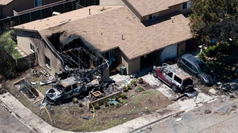 امریکا؛کالیفورنیا کې د سوداګریزې الوتکې سقوط ۶ کسان وژلي