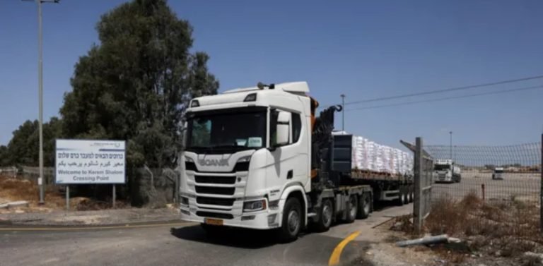 له درې میاشتې ځنډ وروسته؛غزې ته په مرستو بار لارۍ ورسېدې