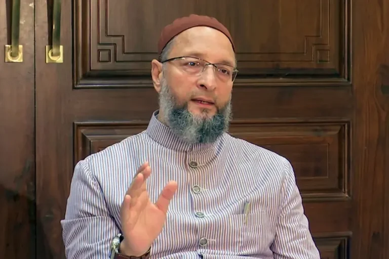 د هند د مجلس اتحاد المسلمین مشر:پاکستان د خپلو ګټو لپاره د قران ایتونه هم ناسم تعبیروي