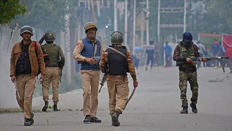 د هند او پاکستان ترمنځ نښتې؛کشمیر کې د پاکستاني پوځیانو بریدونو ۱۳ تنه وژلي