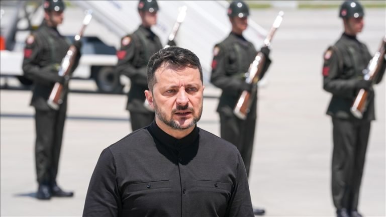 روسیې سره د مذاکراتو لپاره؛د اوکراین ولسمشر ترکیې ته رسېدلی