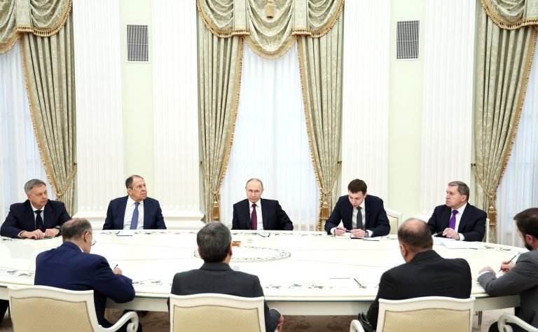 پوتین:د ایران له ولس سره د مرستې هڅې کوو