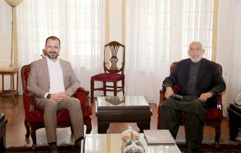 حامد کرزي؛د ترکیې له سفیر جنګ اونال سره کتلي