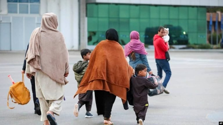 افغان ایواک:د ایس‌ای‌وي کارت لرونکو افغانانو ته د مېشتېدنې پروګرام پیل شو