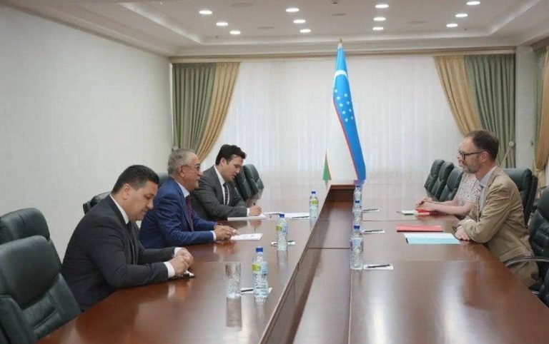 عصمت الله ارګاشیف؛ازبکستان کې د سویس له سفیر سره د افغانستان پر وضعیت خبرې کړې